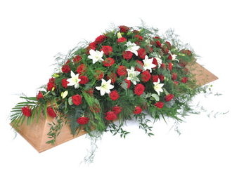 Sarggesteck mit roten Rosen und weißen Lilien
