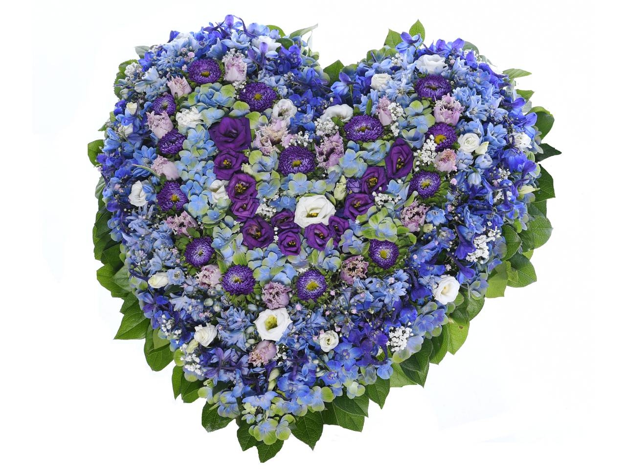Herz mit lila und blauen Blumen